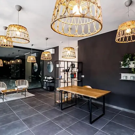 Апартамент Mycampus 1 Bdrm, 4, Free Parking, Garden, Self Check-in